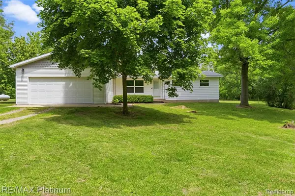 8370 W Rolston, Linden, MI 48451