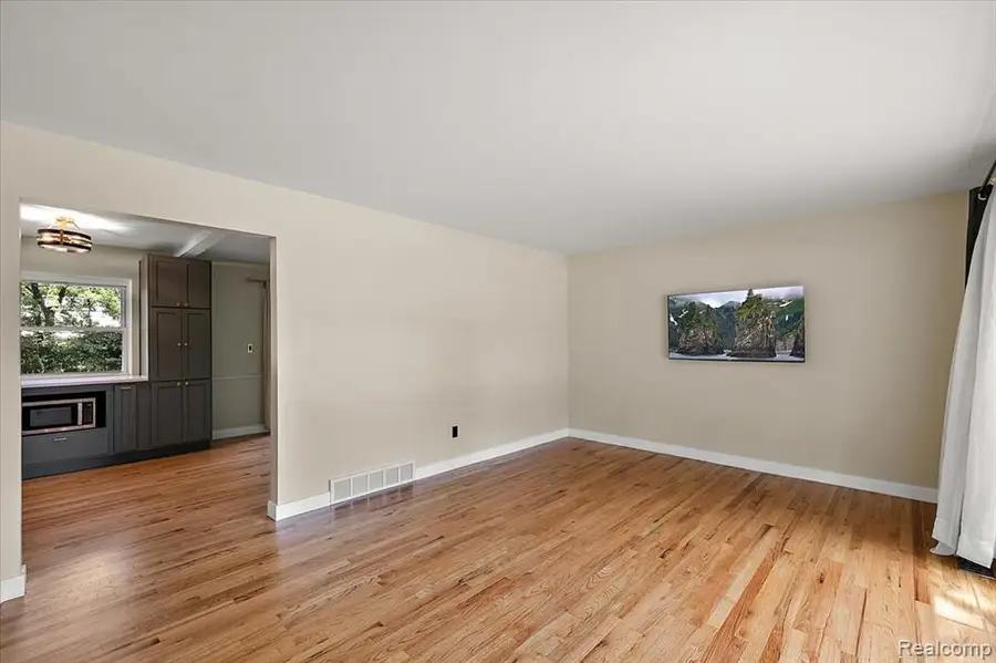 754 W Baker, Clawson, MI 48017 - #3