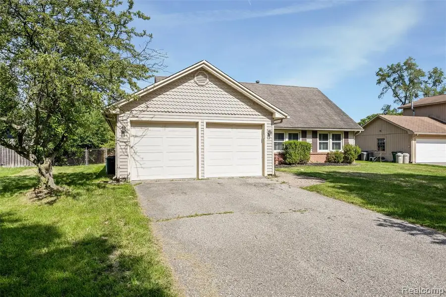4942 Butler, Troy, MI 48085 - #3