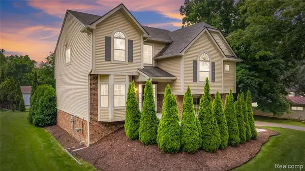 730 Leon, Walled Lake, MI 48390