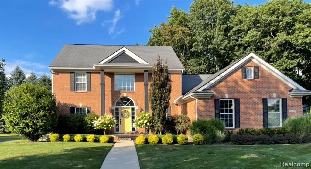5827 Woodfield, Grand Blanc, MI 48439 - #1