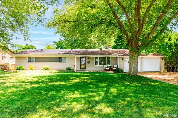 28731 Elbamar, Grosse Ile, MI 48138