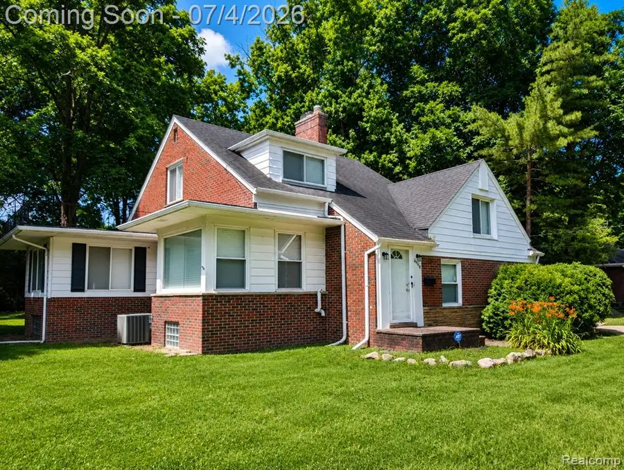 20552 Huntington, Harper Woods, MI 48225 - #2