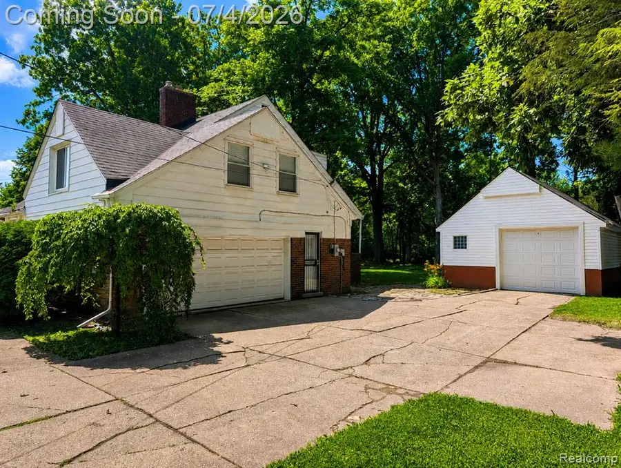 20552 Huntington, Harper Woods, MI 48225 - #3