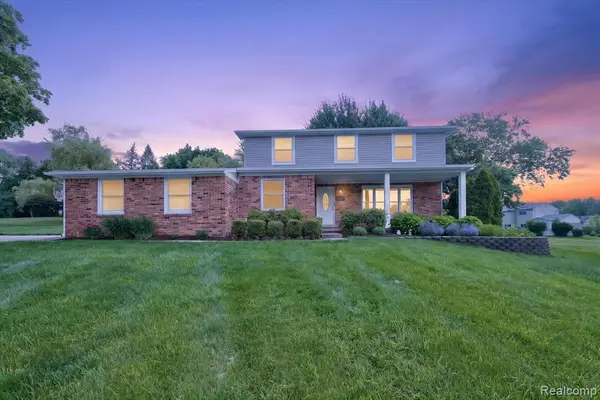 31136 Carriage Hill, Farmington Hills, MI 48331