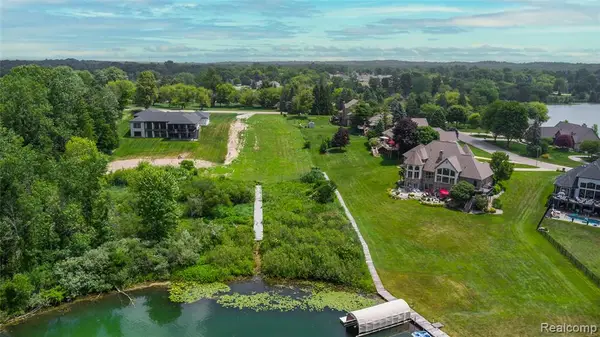 4172 Northshore, Fenton, MI 48430