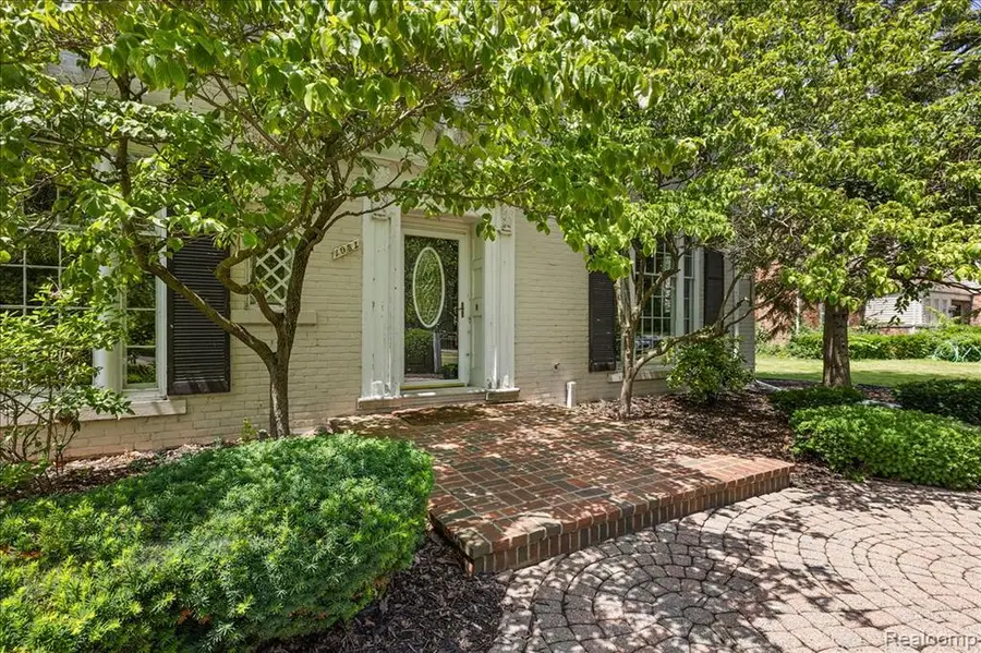 1051 Devonshire, Grosse Pointe, MI 48230 - #2