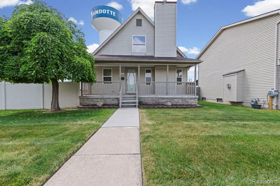 941 Pine, Wyandotte, MI 48192 - #2