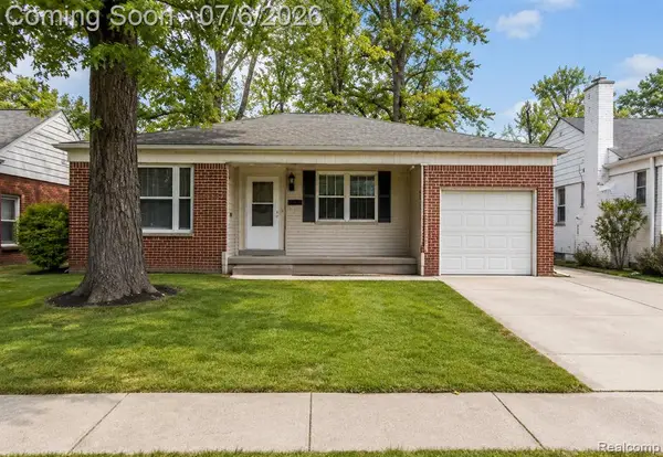 20882 Hawthorne, Harper Woods, MI 48225