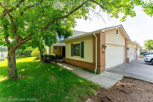 5666 Drake Hollow, West Bloomfield, MI 48322