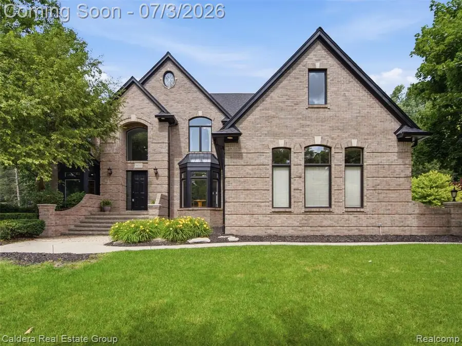 56015 Parkview, Utica, MI 48316 - #2
