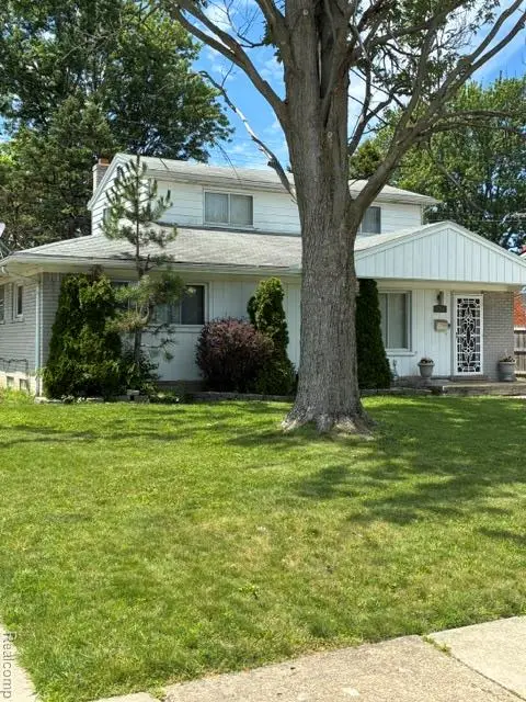 29249 Everett, Southfield, MI 48076