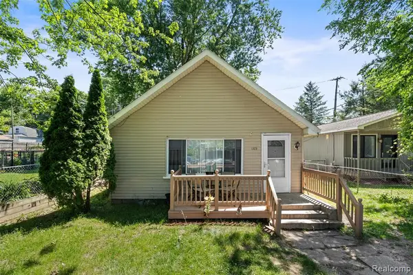1325 E Lake, Novi, MI 48377