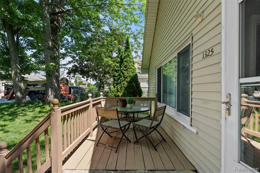 1325 E Lake, Novi, MI 48377 - #3