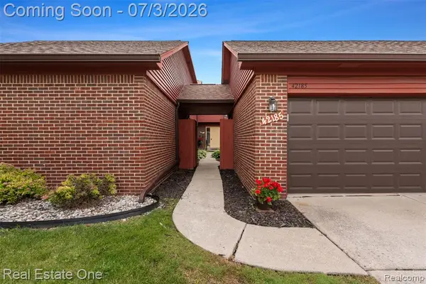 42185 Lochmoor, Clinton Township, MI 48038