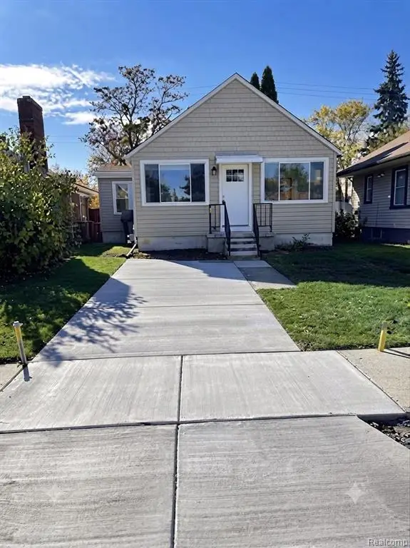 557 White, Lincoln Park, MI 48146