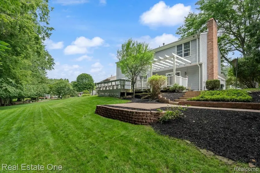 1377 Barneswood, Rochester Hills, MI 48306 - #3