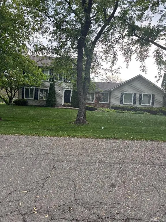 36715 Paddock, Clinton Township, MI 48035