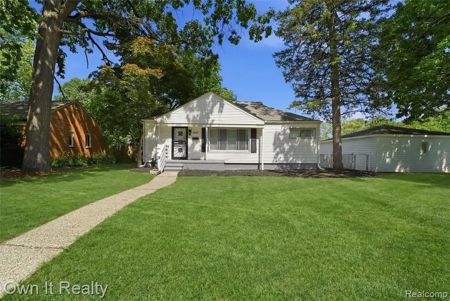 21300 Westhampton, Oak Park, MI 48237 - #2