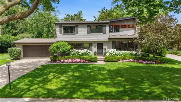 423 S Cranbrook Cross, Bloomfield Hills, MI 48301