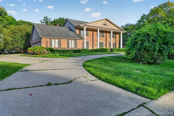 11549 Kings Coach, Grand Blanc, MI 48439
