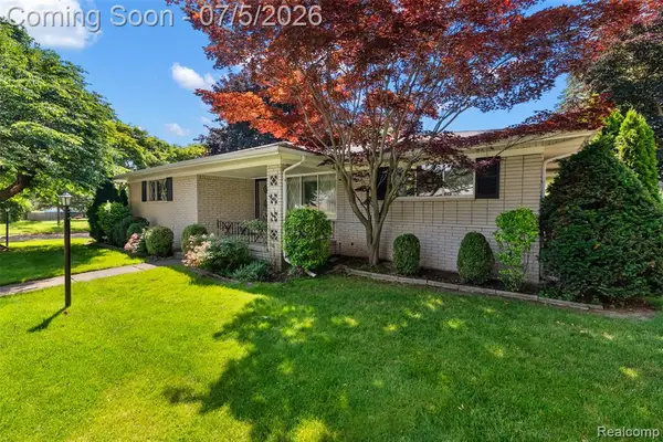 17048 Harbor Hill, Clinton Township, MI 48035