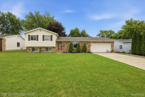 1448 Greenview, Grand Blanc, MI 48439