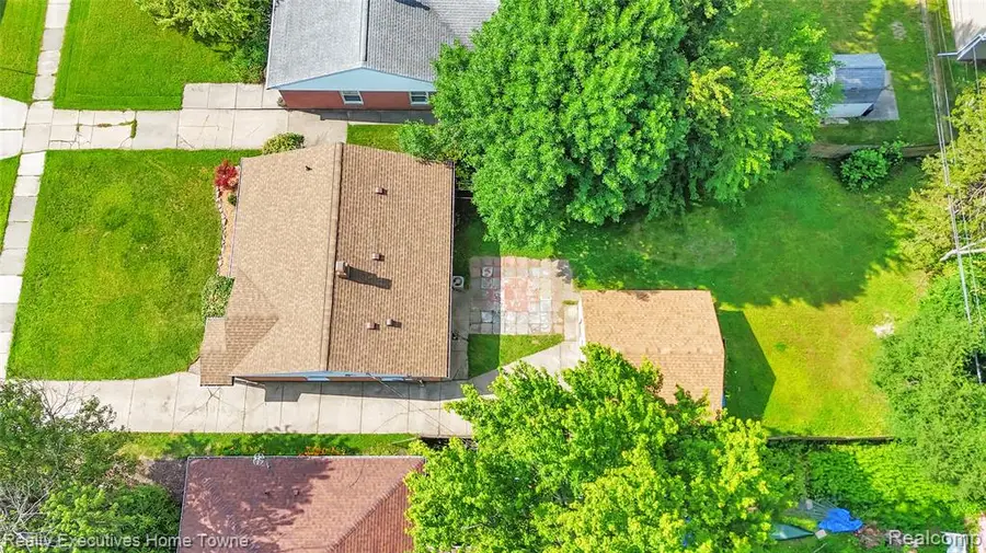 11205 W Clements, Livonia, MI 48150 - #2