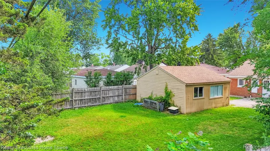 11205 W Clements, Livonia, MI 48150 - #3