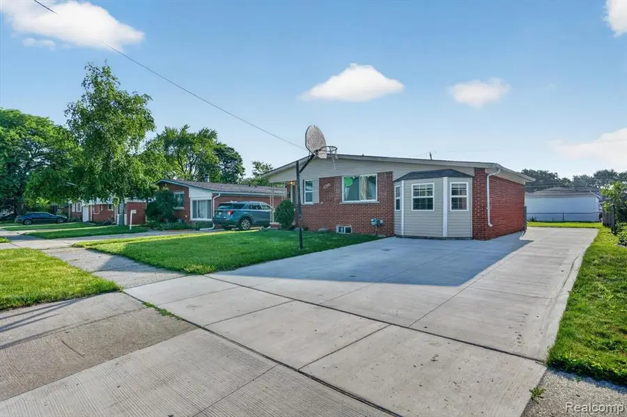 30534 Hennigan, Roseville, MI 48066 - #2