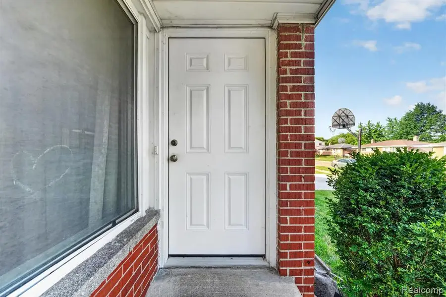 30534 Hennigan, Roseville, MI 48066 - #3