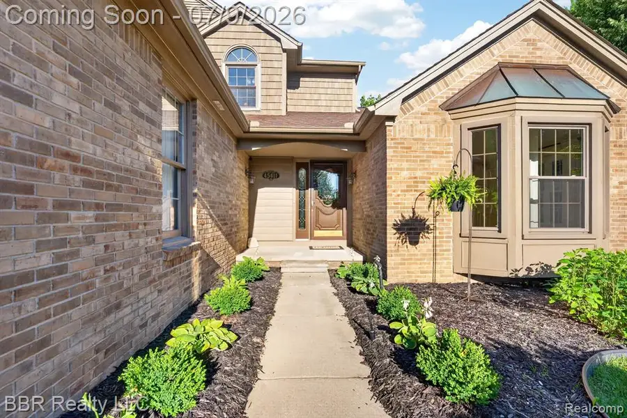 45411 Halston, Novi, MI 48374 - #3