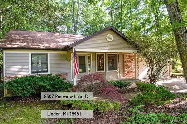 8507 Pineview Lake, Linden, MI 48451