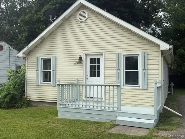 2194 E Bristol, Burton, MI 48529