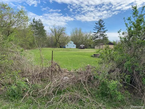 3399 Mckinley, Burton, MI 48529