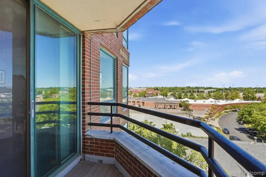 3320 Spinnaker #7A, Detroit, MI 48207 - #2