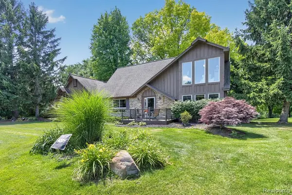 9968 Timothy, South Lyon, MI 48178