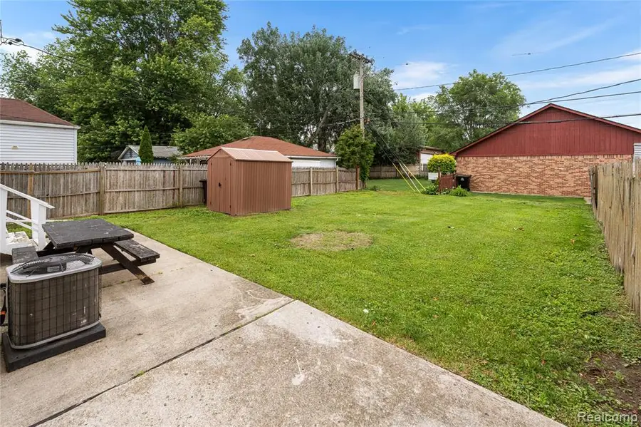 29510 John J, Roseville, MI 48066 - #2