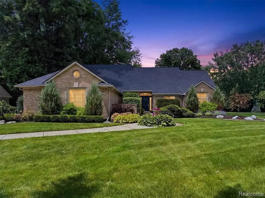 6713 Aurora, Troy, MI 48098 - #2