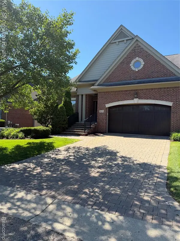 5608 Pembrooke, West Bloomfield, MI 48322