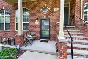 420 Boardwalk, Walled Lake, MI 48390 - #2