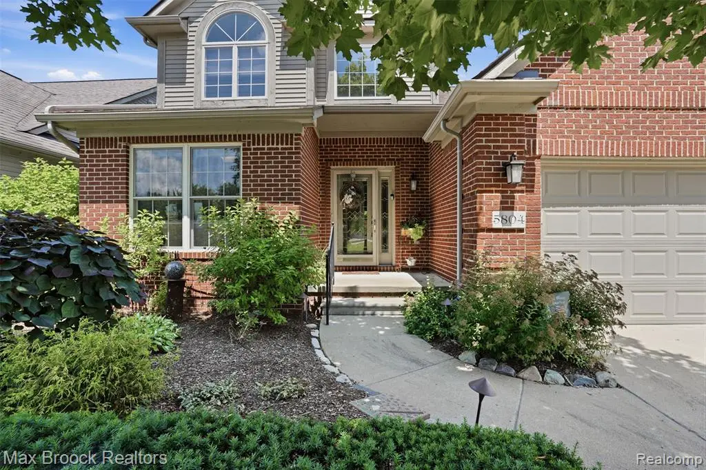 5804 S Windstar #22, Waterford, MI 48327 - #1
