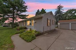 5693 Colonial, Dearborn Heights, MI 48127 - #3