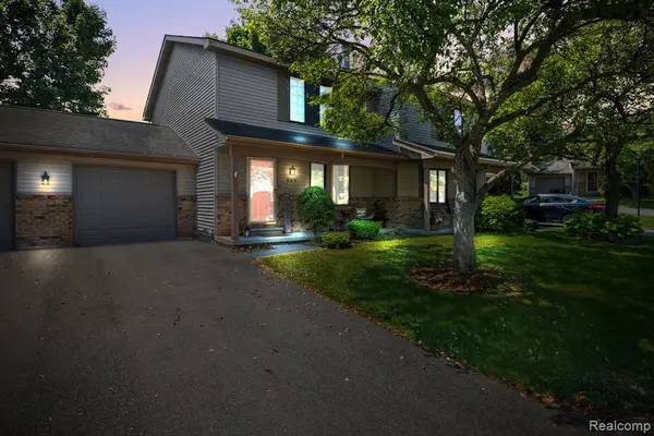 342 Wind Way, Walled Lake, MI 48390