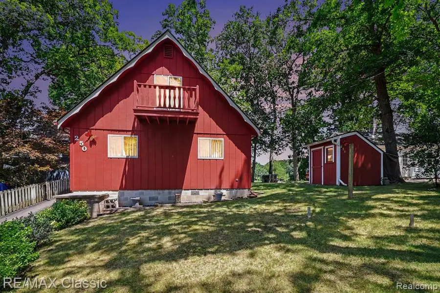 250 E Canyon, Milford, MI 48380 - #2