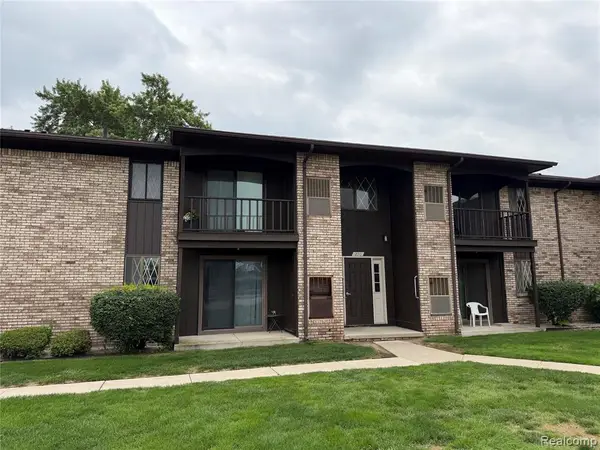 270 E 13 Mile #34, Madison Heights, MI 48071
