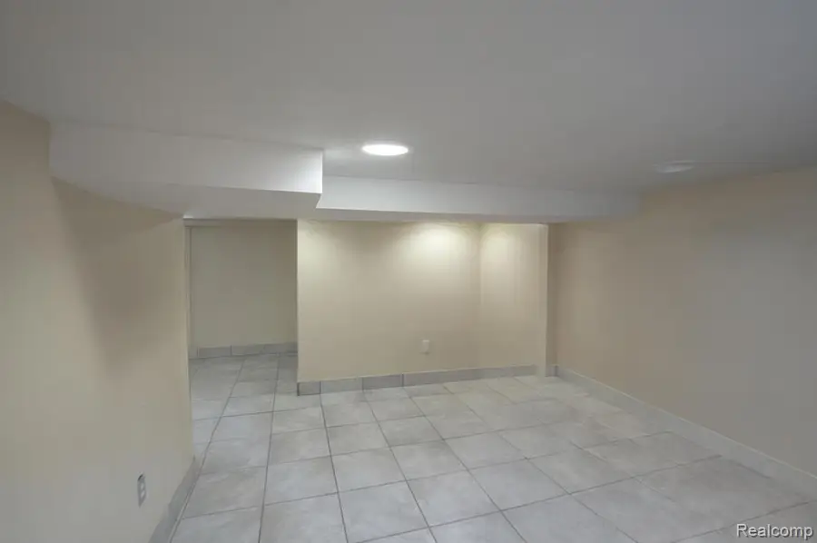 22453 E 10 Mile, Saint Clair Shores, MI 48080 - #3