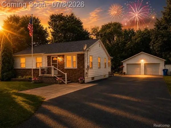 839 E Maple, Holly, MI 48442