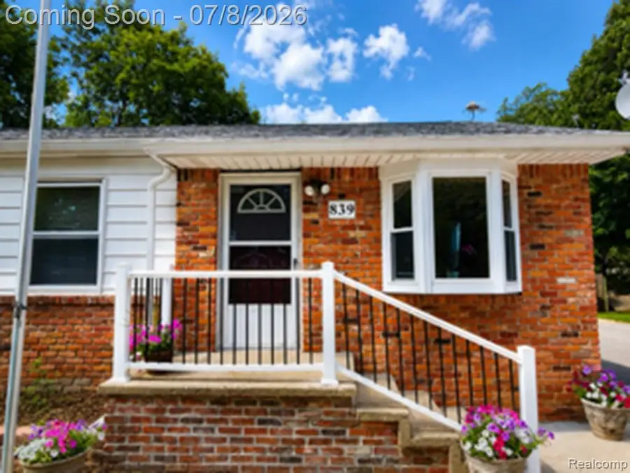 839 E Maple, Holly, MI 48442 - #3