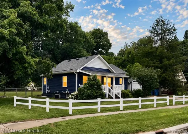 201 Park, Holly, MI 48442